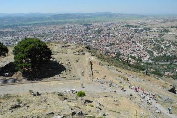 <p>The foundation of the altar of Zeus, the vestiges of which&nbsp;were taken to Berlin in the 1800s (photo by Joel Meeker).</p>